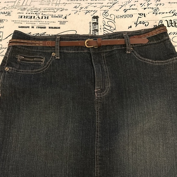 🪩5 for $25🪩
Sonoma Fit Life + Style Denim Skirt with brown belt - Picture 2 of 4